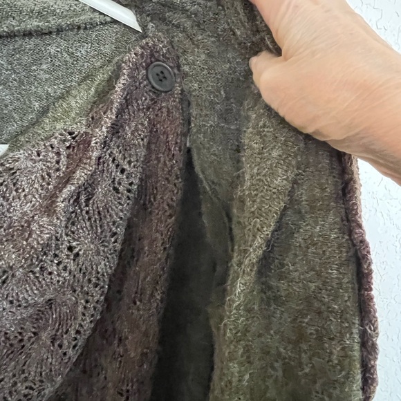 Thaluta Olive Green and Brown Layered Knit Sweater - Picture 7 of 13